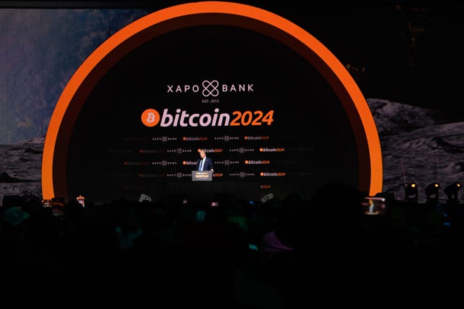 El expresidente Donald Trump se dirige a la conferencia Bitcoin 2024 en el Music City Center en Nashville, Tennessee, el sábado 27 de julio de 2024.