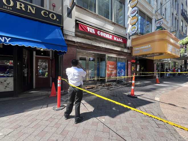 Colapso de fachada en cruce del centro de Boston