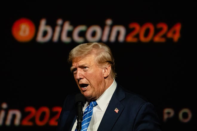 NASHVILLE, TENNESSEE - 27 DE JULIO: El expresidente y candidato presidencial republicano para 2024, Donald Trump, da un discurso de apertura en el tercer día de la conferencia Bitcoin 2024 en el Music City Center el 27 de julio de 2024 en Nashville, Tennessee. La conferencia, que está dirigida a los entusiastas de Bitcoin, cuenta con múltiples espacios de vendedores y entretenimiento y seminarios de celebridades y políticos.