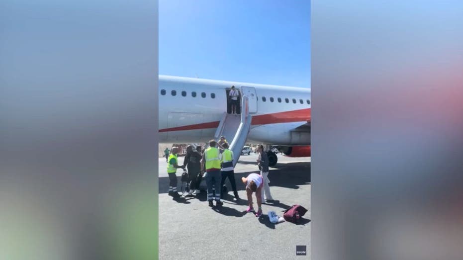 Evacuación de Easyjet mediante toboganes