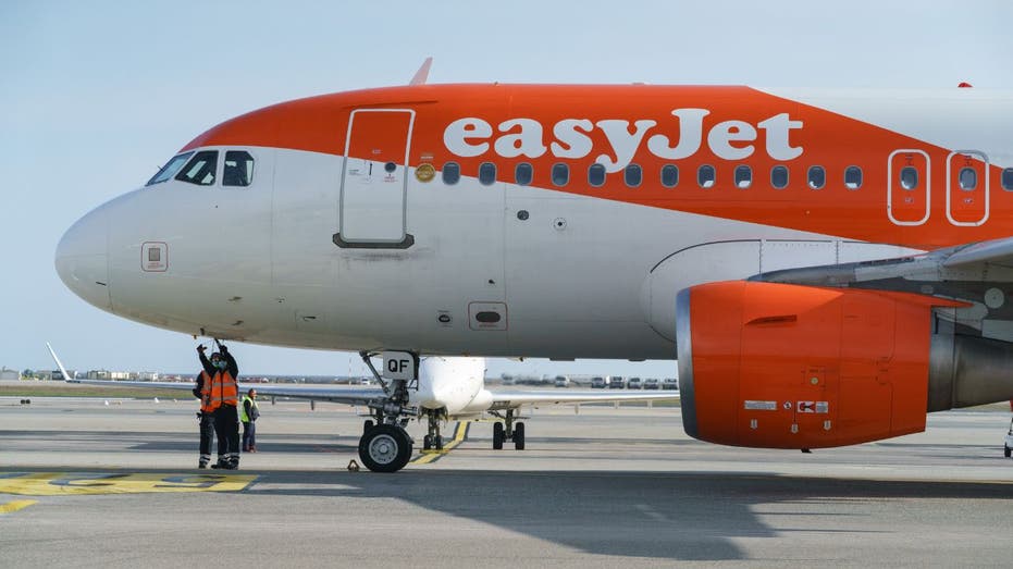 Un avión de EasyJet se prepara para despegar