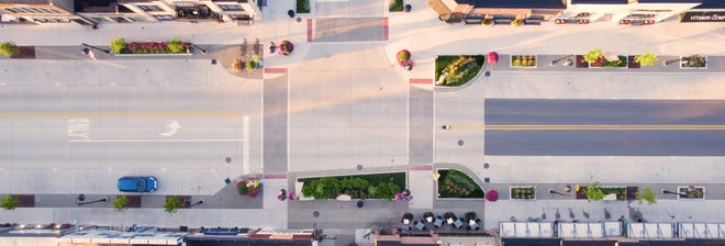 Aproximadamente diez meses después de la finalización del nuevo paisaje urbano del centro de Brighton, tanto los minoristas locales como las asociaciones comerciales estatales están acreditando al proyecto por su diseño, creatividad y resultados finales.