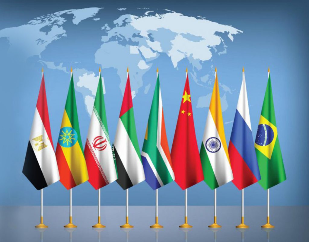 Banderas de los 9 países miembros del BRICS