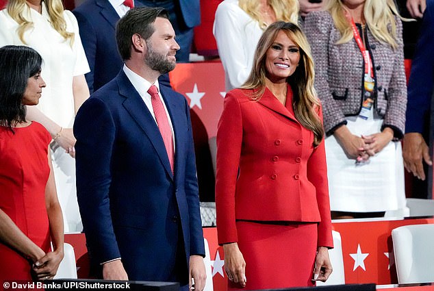 Melania Trump ha sido criticada después de revelar su nuevo negocio de adornos navideños