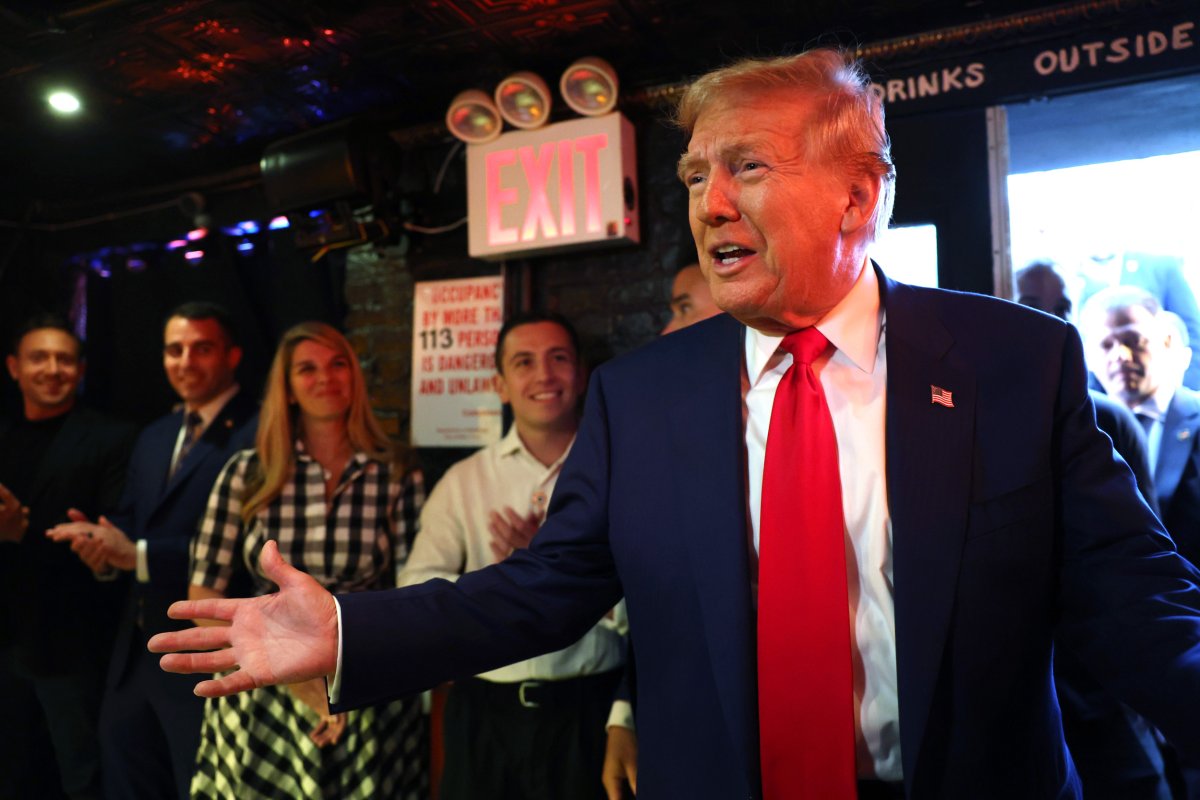 Trump visita el bar Pubkey, con temática de criptomonedas, en Nueva York