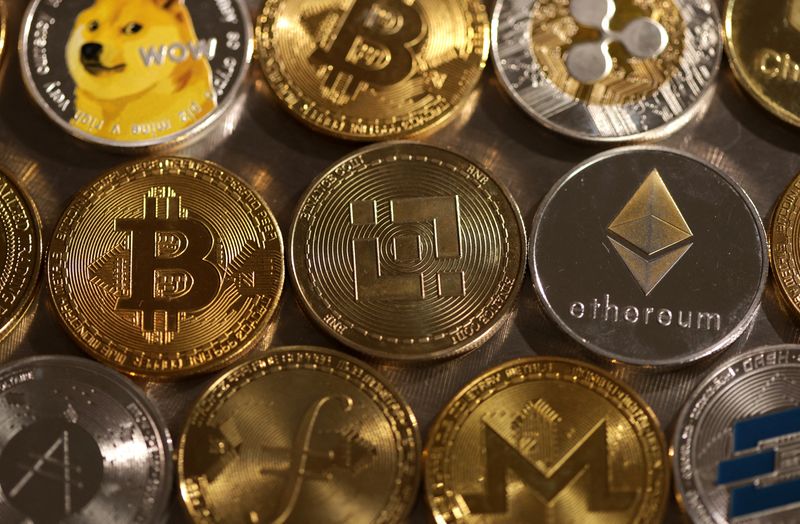 © Reuters. FOTO DE ARCHIVO: En esta ilustración se ven representaciones de criptomonedas, 10 de agosto de 2022. REUTERS/Dado Ruvic/Illustration/File Photo