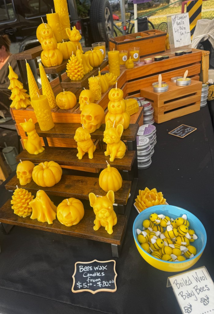 Exhibición de velas de cera de abejas