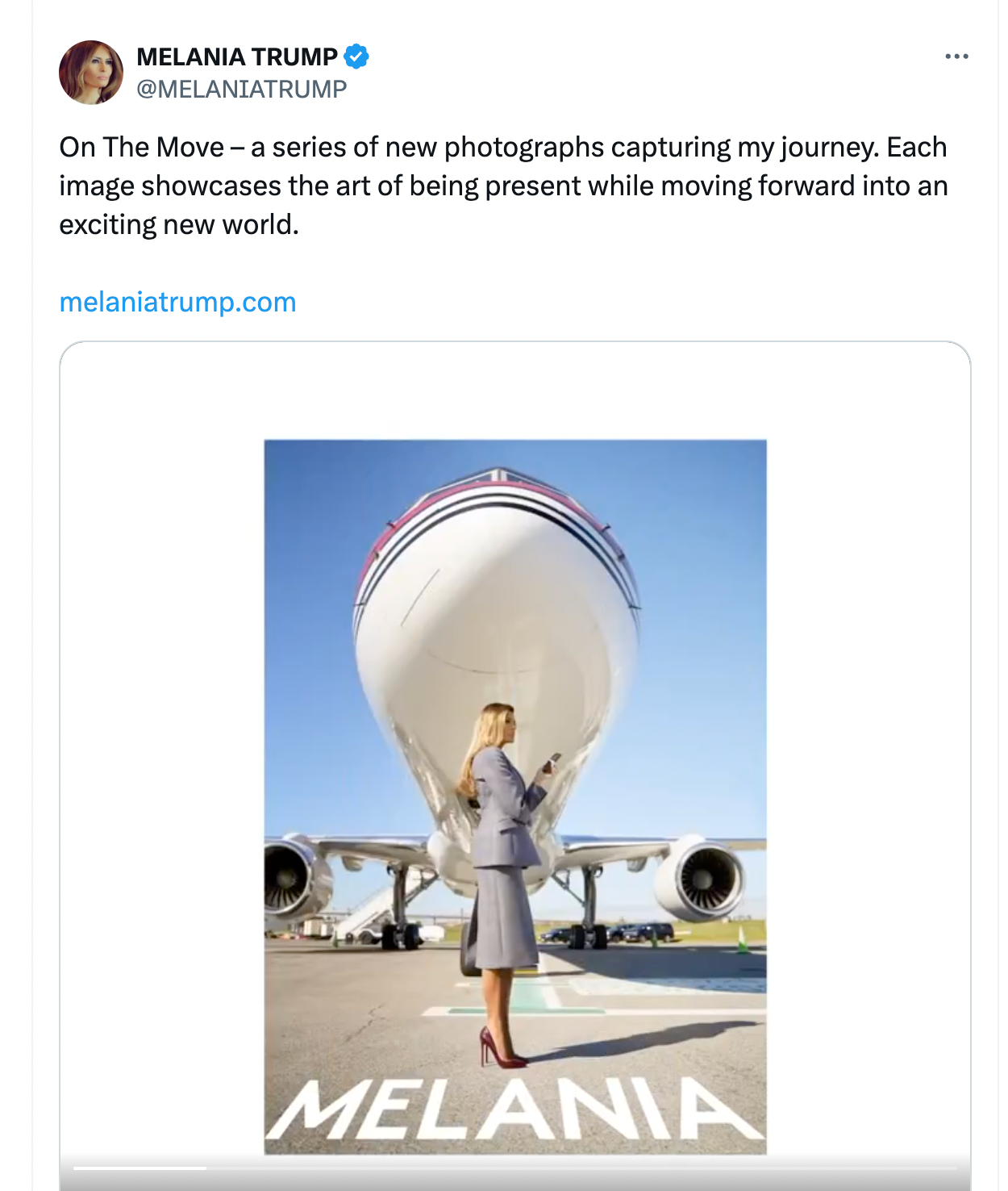 Melania Trump promocionando su colección de fotografías digitales 'On the Move' en X