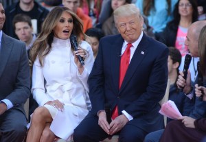 Melania Knauss Trump, Donald Trump en asistencia al Ayuntamiento de Donald Trump en el NBC Today Show, Rockefeller Plaza, Nueva York, NY 21 de abril de 2016. Foto de: Derek Storm/Everett Collection