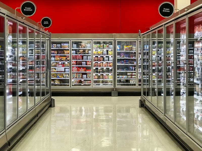 Sección de alimentos congelados de un supermercado. - Imagen: John Greim / Colaborador (Getty Images)