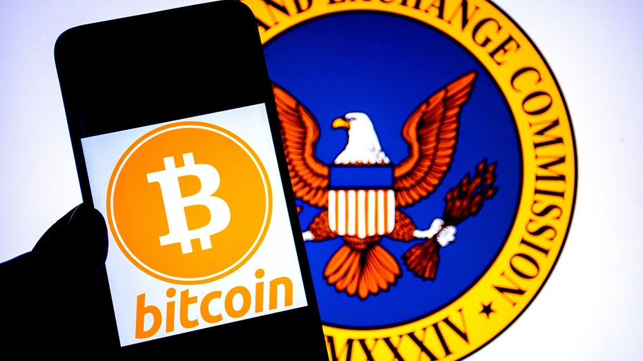 Logotipo de la SEC y logotipo de bitcoin