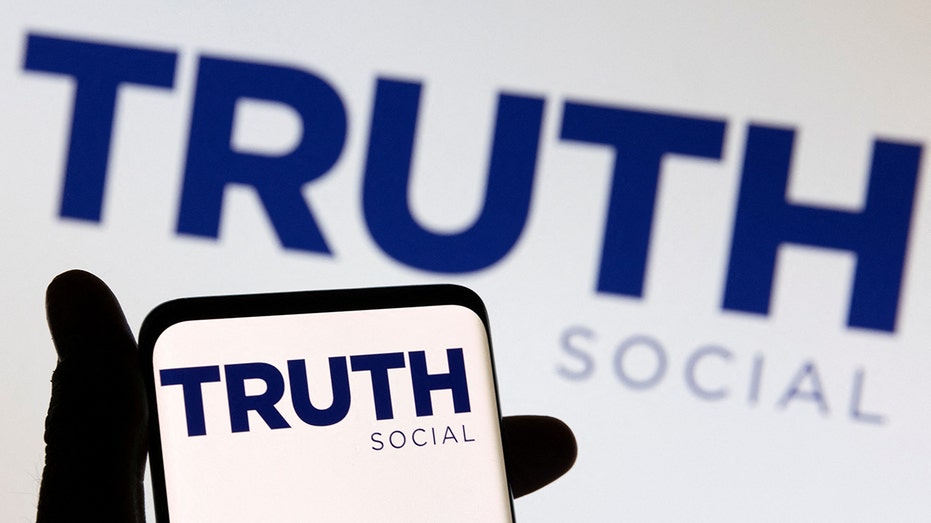 Logotipo de Truth Social en el teléfono