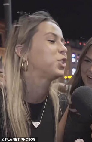 Se volvió viral luego de hacer un gesto muy atrevido durante una entrevista en una noche de fiesta.