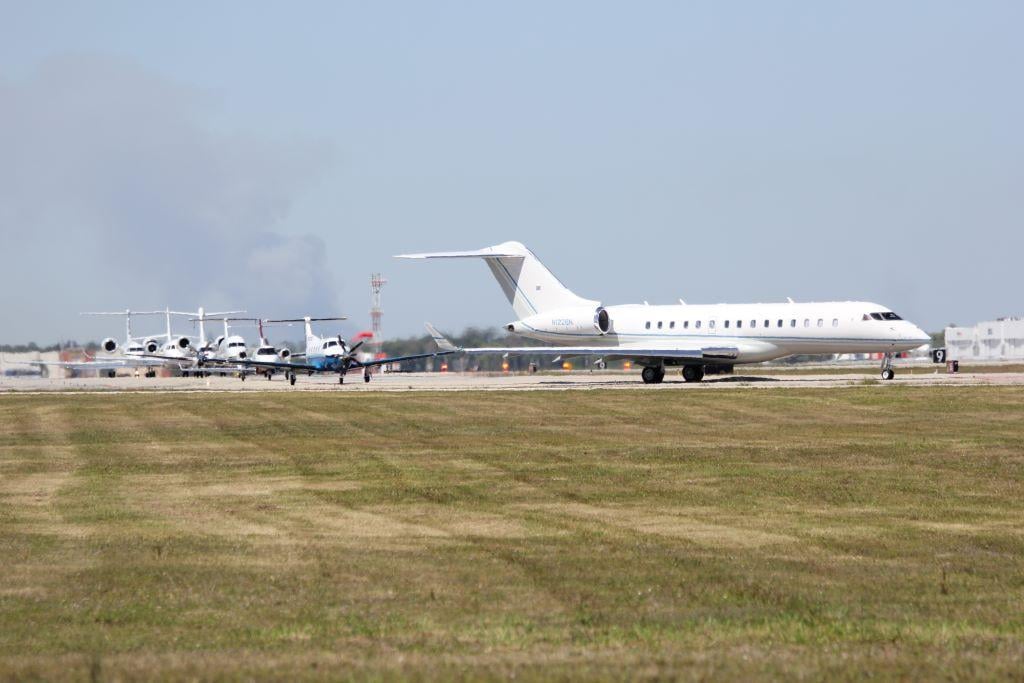 Imagen promocional de aviones comerciales