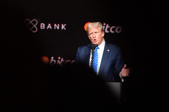 El expresidente Donald Trump se dirige a la conferencia Bitcoin 2024 en el Music City Center de Nashville, Tennessee, el sábado 27 de julio de 2024.