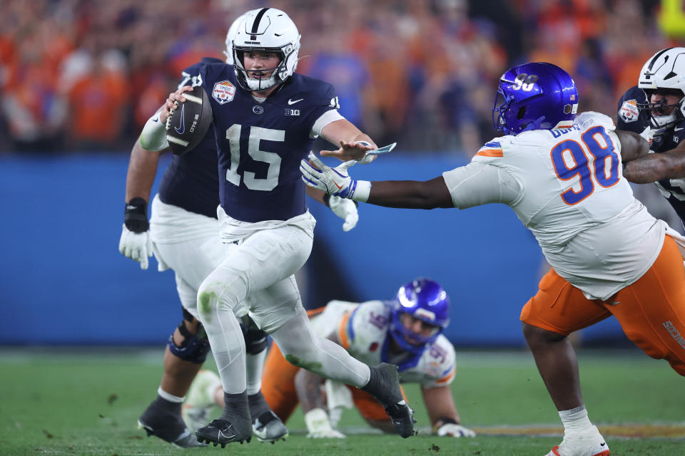 Drew Allar y los Nittany Lions corrieron por Boise State el martes por la noche. (Chris Coduto/Getty Images)